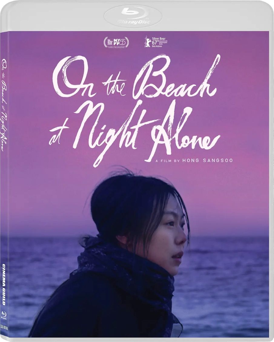 独自在夜晚的海边